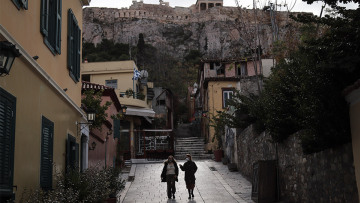 Κορωνοϊός: Εκρηκτικό «κοκτέιλ» από ρεβεγιόν και Θεοφάνια - Ανησυχία στους επιστήμονες