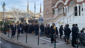 Φώτα: Κραυγή αγωνίας από τους επιστήμονες για τα «ιερά παρατράγουδα»