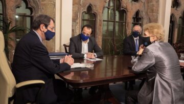 Κυπριακό: Συναντήσεις Λουτ με Αναστασιάδη και Τατάρ