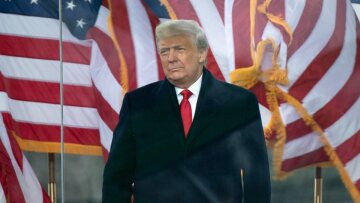 ΗΠΑ: Ποια είναι τα δύο οφέλη από την πιθανή αποπομπή Τραμπ