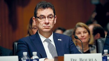 Μπουρλά: Στις αμερικανικές Αρχές τα στοιχεία για την τρίτη δόση του εμβολίου της Pfizer