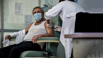 Εμβολιασμοί: Προσήλθε στο ραντεβού του Σαββάτου το 95% των 85 ετών και άνω