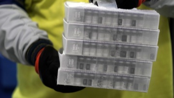 Θεσσαλονίκη: «Αγώνας δρόμου» γαι να μην πάει χαμένη παρτίδα εμβολίων 