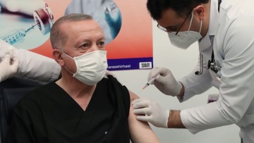 Κορωνοϊός - Τουρκία: Εμβολιάστηκε με το κινεζικό σκεύασμα ο Ερντογάν 