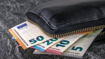 Ταχυδρόμος βρήκε πορτοφόλι στην Κάλυμνο και το παρέδωσε