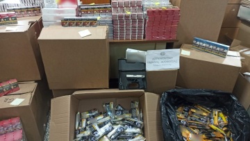 Έδεσσα: Χιλιάδες καπνικά είδη και όπλο στα σπίτια λαθρέμπορου