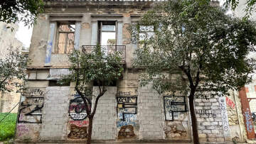 Δήμος Αθηναίων: «Απελευθερώνονται» 63 κτίρια της Αθήνας