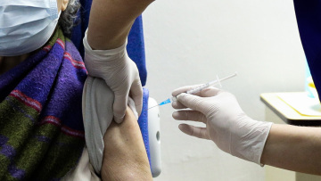 Bloomberg: Η Ευρωπαϊκή Επιτροπή προωθεί το πιστοποιητικό εμβολιασμού