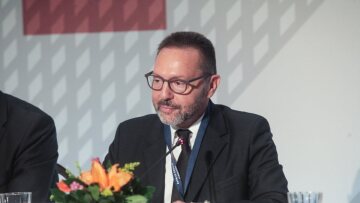 Στουρνάρας: Το πρόβλημα των «κόκκινων» δανείων θα ενταθεί όταν αρθούν τα μέτρα στήριξης