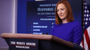 Τζεν Ψάκι: Κέρδισε τις εντυπώσεις στο ντεμπούτο της η ομογενής εκπρόσωπος Τύπου του Λευκού Οίκου
