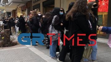 Θεσσαλονίκη: «Πανικός» στους δρόμους της πόλης με τις ουρές - Δείτε τις εικόνες συνωστισμού