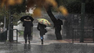 Καιρός: Διαδοχικά κύματα κακοκαιρίας θα «σαρώσουν» τη χώρα έως την Τετάρτη - Πού θα είναι πιο έντονα τα φαινόμενα