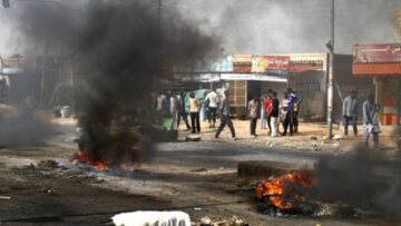Επικοινωνία Δένδια με τον Έλληνα πρέσβη στην Αίγυπτο για το Σουδάν - Αγωνία για τους 150 Έλληνες