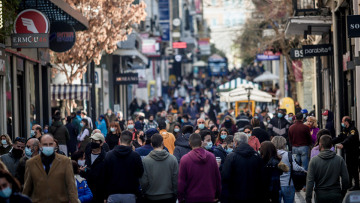 Λιανεμπόριο: Τρόμαξαν τους ειδικούς οι σκηνές συνωστισμού στην αγορά - Αλλαγές σήμερα στα ταξί