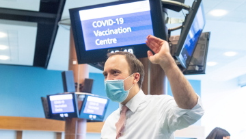 Εμβόλια για τον κορωνοϊό: Η Βρετανία θα εργαστεί με την ΕΕ για να αποφύγει διαταραχή στην προμήθεια