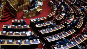 Νέα μέτρα στήριξης επιχειρήσεων: Τι περιλαμβάνει νομοσχέδιο που κατατέθηκε στη Βουλή