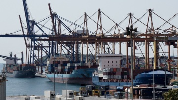 «Έμφραγμα» στα λιμάνια Πειραιά και Θεσσαλονίκης από την απεργία των πλοηγών 