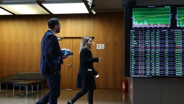 «Ποδαρικό» με προσφορές έως 15 δισ. για ελληνικό 10ετές ομόλογο