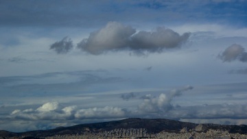 Καιρός: Βροχές στα δυτικά και άνοδος της θερμοκρασίας