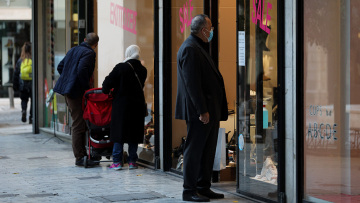 Αττική: Γυμνάσια ανοιχτά, Λύκεια κλειστά - Ψώνια με ραντεβού για ρούχα, παπούτσια, κοσμήματα - Click away τα υπόλοιπα