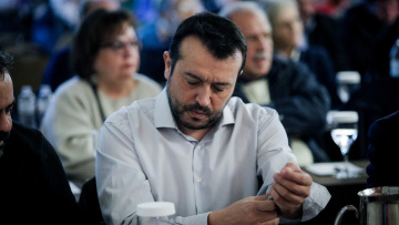 Στη Βουλή η δικογραφία για τον Νίκο Παππά για τις τηλεοπτικές άδειες μετά τις καταγγελίες Καλογρίτσα