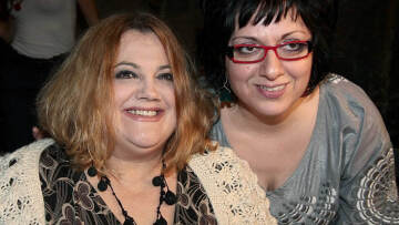 Σοφία Μουτίδου: Η Ελένη Καστάνη μπήκε στο καμαρίνι κλωτσώντας και της είπα «θα σε καρυδώσω»