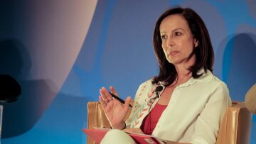 Διαμαντοπούλου στην El  País: Η επιλογή γυναίκας επικεφαλής στον ΟΟΣΑ θα σπάσει ακόμη μια «γυάλινη οροφή»