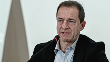 Δημήτρης Λιγνάδης: Οι φήμες, η συνέντευξη του κακοποιημένου ηθοποιού και η παραίτηση 