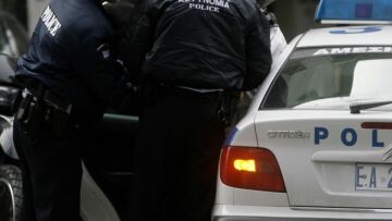 Άγνωστοι επιτέθηκαν με πέτρες σε αστυνομικούς στην Πανόρμου - Τρεις προσαγωγές