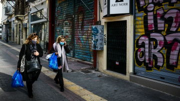 Κορωνοϊός: «Μάχη» για τον περιορισμό του τρίτου κύματος - Τι ισχύει για σχολεία, μαγαζιά και μετακινήσεις