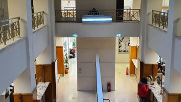 Συσκευή αποστείρωσης και καθαρισμού αέρα εγκατέστησε ο δήμος Πειραιά 