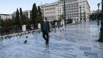 Lockdown τύπου Μαρτίου στην Αττική: Τι θα γίνει με τα σχολεία και το click away