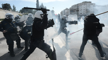 Επεισόδια στο πανεκπαιδευτικό συλλαλητήριο στο κέντρο της Αθήνας  