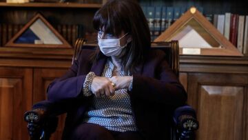 Η Σακελλαροπούλου συνομίλησε για τον κορωνοϊό με τον πρόεδρο της Ουκρανίας