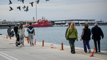 Lockdown: Μία ανάσα πριν τα σκληρά μέτρα Αχαΐα, Ρέθυμνο - Σε δύο «στρατόπεδα» οι λοιμωξιολόγοι