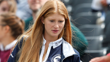 Μπιλ Γκέιτς: Η κόρη του εμβολιάστηκε και το ανακοίνωσε με... τρολάρισμα για το «τσιπάκι»