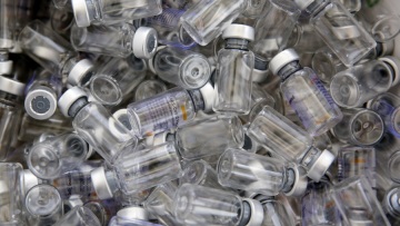 Η Βρετανία ξεπέρασε τους 15 εκατομμύρια εμβολιασμούς