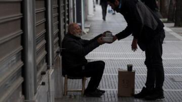 Κοινωνικό πείραμα: Αυτή η πόλη έδωσε $7.500 δολ σε άστεγους – Δείτε τι έγινε