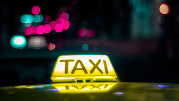 Πατήσια: Κλείδωσε 20χρονη πελάτισσα μέσα στο ταξί του και όρμησε να τη βιάσει 