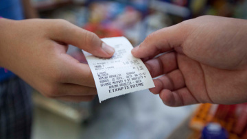 Δεκτές ξανά οι χαρτινές αποδείξεις: Με σκανάρισμα θα αποστέλλονται ηλεκτρονικά στην ΑΑΔΕ!