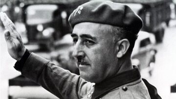 Ισπανία: Αποκαθηλώθηκε το τελευταίο άγαλμα του δικτάτορα Φράνκο 