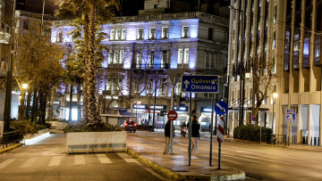 Με 869 νέα κρούσματα δεν βγαίνει από το «βαθύ κόκκινο» η Αττική - Σε 62 περιφερειακές ενότητες ο κορωνοϊός