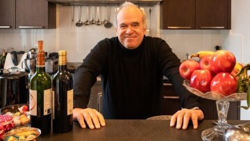 Κορυφαίος ογκολόγος: Φάτε τηγανητές πατάτες, πιείτε κρασί και κάντε σεξ