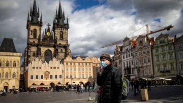 Κορωνοϊός - Τσεχία: Έρχονται αυστηρότερα μέτρα - Φοβούνται «καταστροφή» των νοσοκομείων