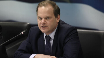 Καραμανλής: Έχουμε στείλει 40 τροχόσπιτα για τους σεισμόπληκτους - Αύριο οι πρώτοι οικίσκοι