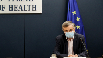 Κορωνοϊός, ένας χρόνος: Όταν ο Σωτήρης Τσιόδρας ανακοίνωνε το πρώτο κρούσμα