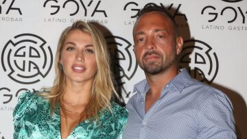 Κωνσταντίνα Σπυροπούλου & Βασίλης Σταθοκωστόπουλος: Ρομαντική βραδιά σε δωμάτιο στρωμένο με ροδοπέταλα