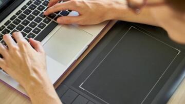 Voucher 200 ευρώ για laptop και tablet: Τα εισοδηματικά κριτήρια - Πότε ανοίγει η πλατφόρμα