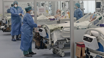 Το τρίτο κύμα της πανδημίας επελαύνει: 1.500 νέα κρούσματα Covid την ημέρα