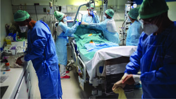 Κορωνοϊός: Στην «εντατική» το ΕΣΥ - Με δύο κλίνες κενές εφημερεύουν τα νοσοκομεία της Αττικής